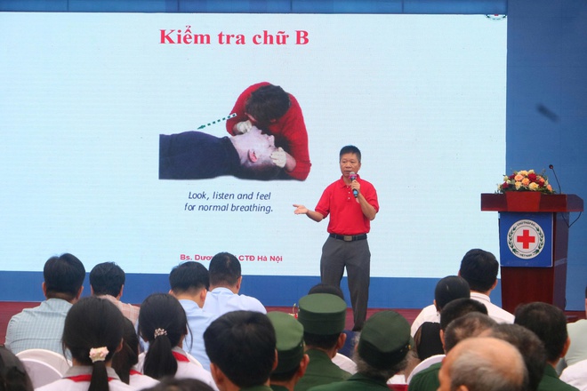Hội Chữ thập đỏ Hà Nội tăng cường diễn tập phòng cháy chữa cháy, cứu nạn cứu hộ tại trường học- Ảnh 2.