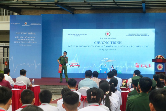 Hội Chữ thập đỏ Hà Nội tăng cường diễn tập phòng cháy chữa cháy, cứu nạn cứu hộ tại trường học- Ảnh 3.