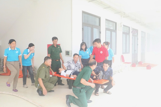 Hội Chữ thập đỏ Hà Nội tăng cường diễn tập phòng cháy chữa cháy, cứu nạn cứu hộ tại trường học- Ảnh 5.