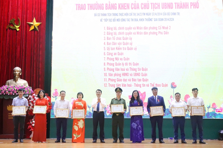 Quận Bắc Từ Liêm biểu dương gương điển hình tiên tiến, “Người tốt, việc tốt” năm 2024- Ảnh 4.