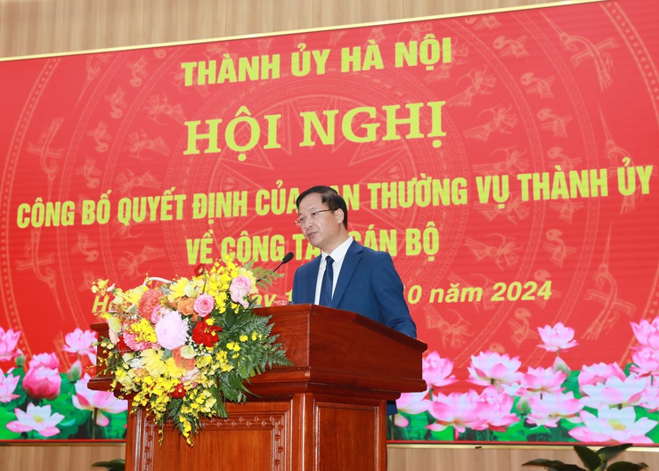 Trao quyết định chuẩn y đồng chí Nguyễn Đức Dũng giữ chức vụ Phó Bí thư Quận ủy Hoàng Mai- Ảnh 4.