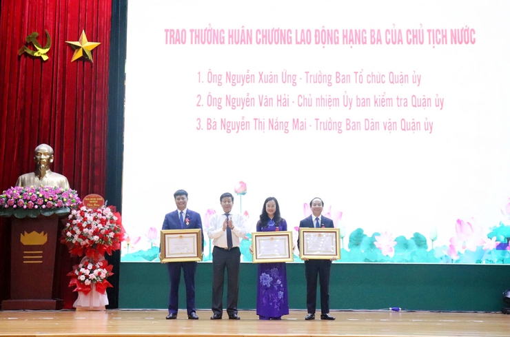 Quận Bắc Từ Liêm biểu dương gương điển hình tiên tiến, “Người tốt, việc tốt” năm 2024- Ảnh 1.