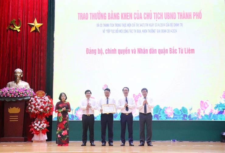 Quận Bắc Từ Liêm biểu dương gương điển hình tiên tiến, “Người tốt, việc tốt” năm 2024- Ảnh 3.