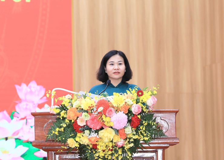 Trao quyết định chuẩn y đồng chí Nguyễn Đức Dũng giữ chức vụ Phó Bí thư Quận ủy Hoàng Mai- Ảnh 2.
