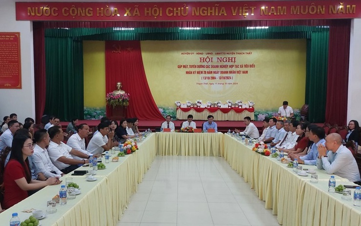Huyện Thạch Thất: Khen thưởng 26 doanh nghiệp, hợp tác xã tiêu biểu- Ảnh 1.