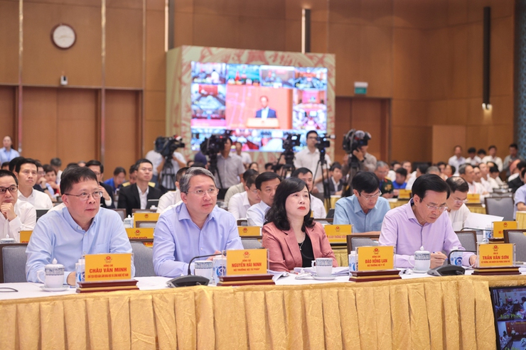 Người làm chuyển đổi số cần có một trái tim nóng, một bộ óc thông minh và tư duy luôn đổi mới- Ảnh 2.