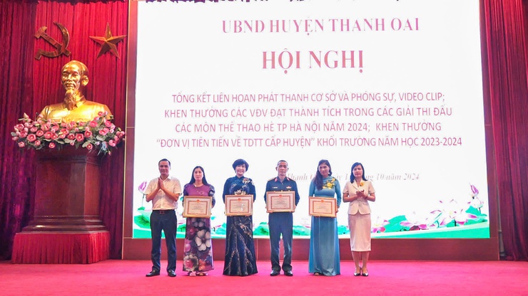 Huyện Thanh Oai: Khen thưởng 38 tập thể, cá nhân tham gia liên hoan phát thanh cơ sở- Ảnh 3.