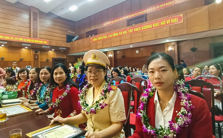 Vinh danh 10 Phụ nữ Thủ đô tiêu biểu năm 2024- Ảnh 1.