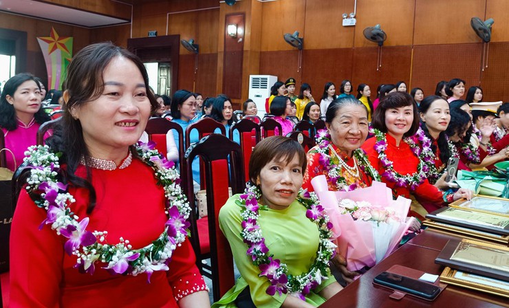 Vinh danh 10 Phụ nữ Thủ đô tiêu biểu năm 2024- Ảnh 2.