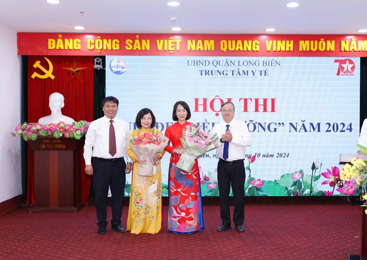 Hơn 90 điều dưỡng viên quận Long Biên thể hiện tài năng chào mừng Ngày Phụ nữ Việt Nam 20/10- Ảnh 2.