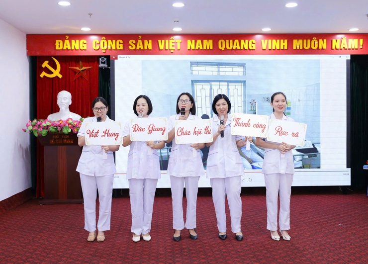 Hơn 90 điều dưỡng viên quận Long Biên thể hiện tài năng chào mừng Ngày Phụ nữ Việt Nam 20/10- Ảnh 5.