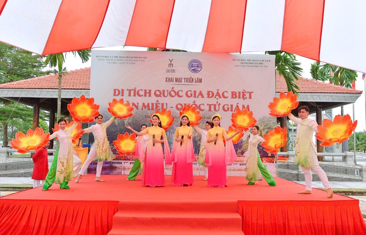 Triển lãm “Di tích Quốc gia đặc biệt Văn Miếu - Quốc Tử Giám” tại Cần Thơ- Ảnh 2.