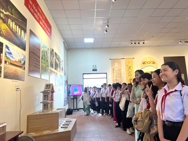 Triển lãm “Di tích Quốc gia đặc biệt Văn Miếu - Quốc Tử Giám” tại Cần Thơ- Ảnh 7.