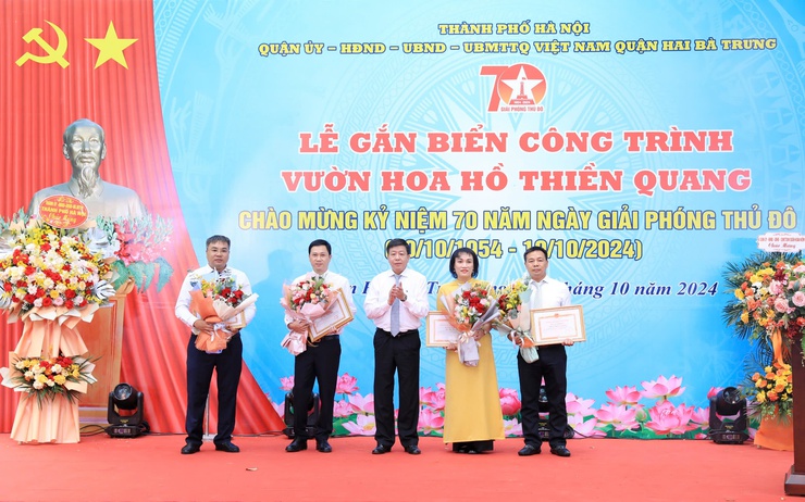 Gắn biển công trình cấp Thành phố Vườn hoa hồ Thiền Quang- Ảnh 7.