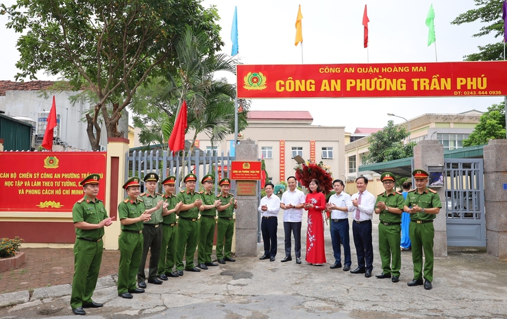 Quận Hoàng Mai gắn biển "Công an phường kiểu mẫu về an ninh trật tự và văn minh đô thị"- Ảnh 5.