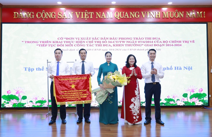 Ngành Lao động - Thương binh và Xã hội Thủ đô khen thưởng nhiều gương điển hình tiên tiến, “Người tốt, việc tốt”- Ảnh 1.