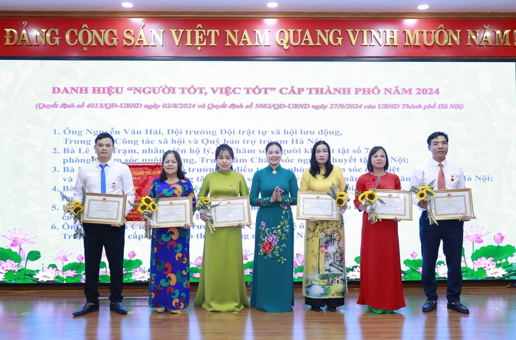 Ngành Lao động - Thương binh và Xã hội Thủ đô khen thưởng nhiều gương điển hình tiên tiến, “Người tốt, việc tốt”- Ảnh 2.