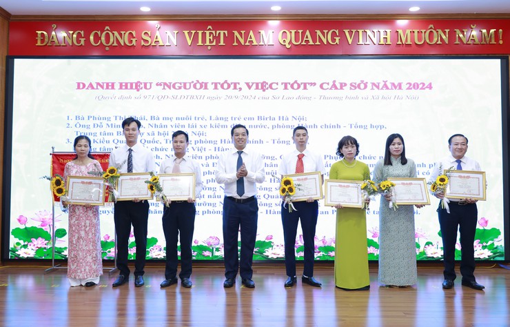 Ngành Lao động - Thương binh và Xã hội Thủ đô khen thưởng nhiều gương điển hình tiên tiến, “Người tốt, việc tốt”- Ảnh 4.
