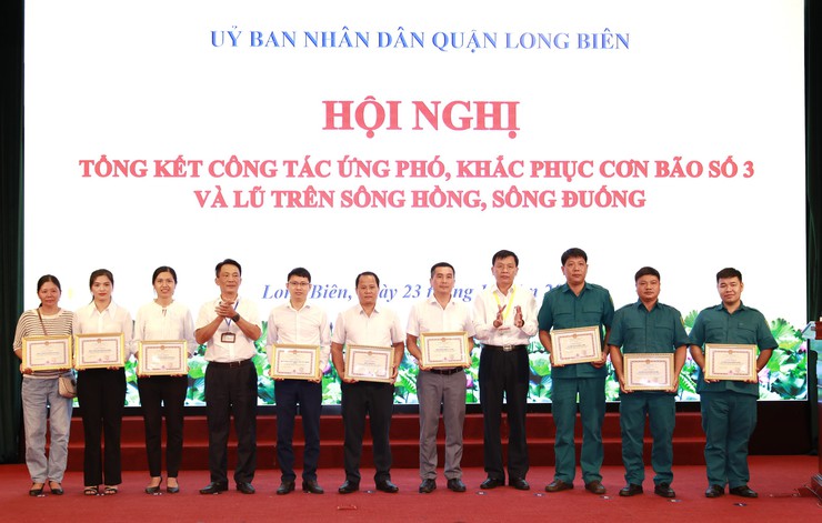 Quận Long Biên tổng kết công tác ứng phó, khắc phục Bão số 3 và lũ trên sông Hồng, sông Đuống- Ảnh 7.