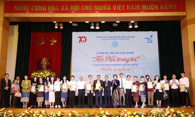 Trao giải Cuộc thi viết “Hà Nội trong tôi”- Ảnh 1.