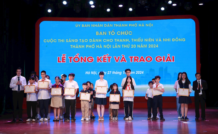 Trao Giải Cuộc thi sáng tạo dành cho thanh, thiếu niên và nhi đồng thành phố Hà Nội lần thứ 20 năm 2024- Ảnh 3.