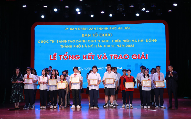 Trao Giải Cuộc thi sáng tạo dành cho thanh, thiếu niên và nhi đồng thành phố Hà Nội lần thứ 20 năm 2024- Ảnh 2.