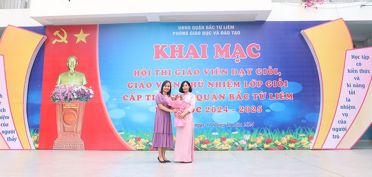 Hội thi giáo viên giỏi quận Bắc Từ Liêm: Tôn vinh người Thầy nhân kỷ niệm 42 năm Ngày Nhà Giáo Việt Nam- Ảnh 1.