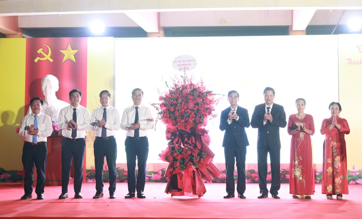 Đồng chí Phùng Thị Hồng Hà dự Ngày hội Đại đoàn kết toàn dân tộc Liên Tổ dân phố 32, 33 phường Hoàng Văn Thụ- Ảnh 2.