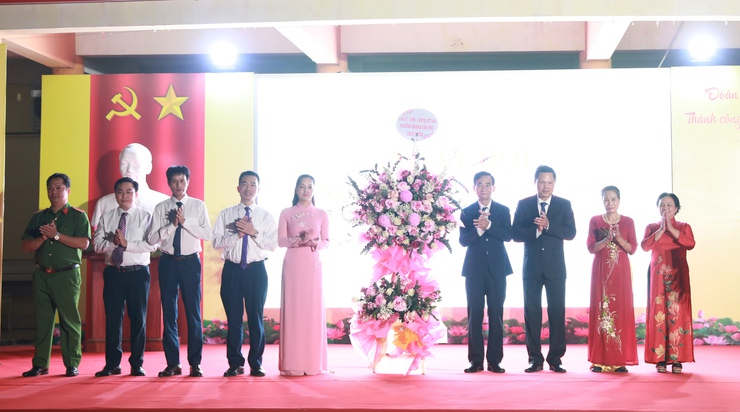 Đồng chí Phùng Thị Hồng Hà dự Ngày hội Đại đoàn kết toàn dân tộc Liên Tổ dân phố 32, 33 phường Hoàng Văn Thụ- Ảnh 3.