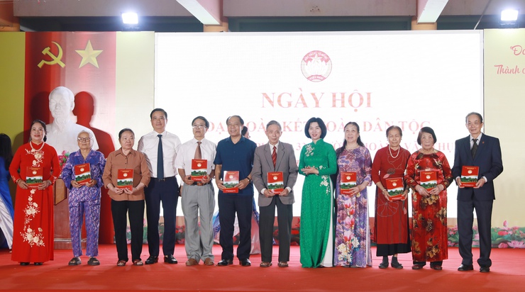 Đồng chí Phùng Thị Hồng Hà dự Ngày hội Đại đoàn kết toàn dân tộc Liên Tổ dân phố 32, 33 phường Hoàng Văn Thụ- Ảnh 5.