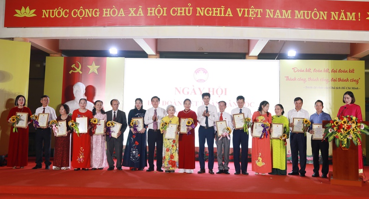 Đồng chí Phùng Thị Hồng Hà dự Ngày hội Đại đoàn kết toàn dân tộc Liên Tổ dân phố 32, 33 phường Hoàng Văn Thụ- Ảnh 9.