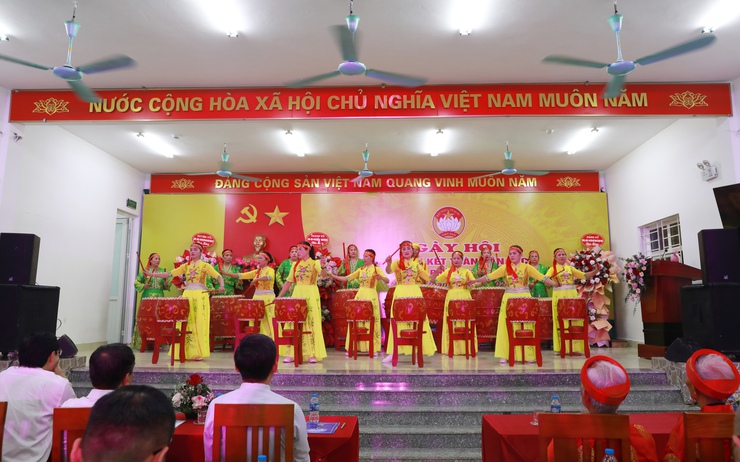 Phó Chủ tịch UBND Thành phố Hà Minh Hải chung vui Ngày hội Đại đoàn kết toàn dân tộc tại Thôn 1, xã Vạn Phúc, huyện Thanh Trì- Ảnh 4.