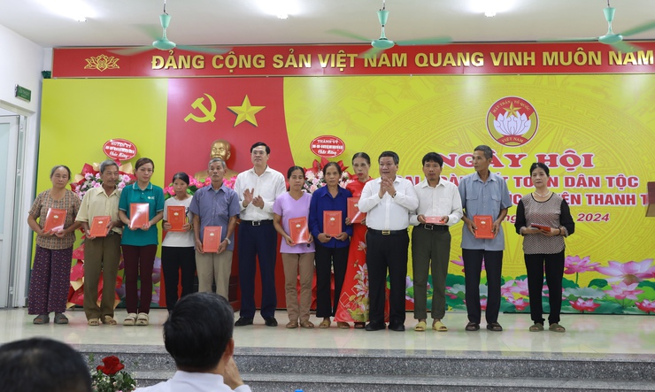 Phó Chủ tịch UBND Thành phố Hà Minh Hải chung vui Ngày hội Đại đoàn kết toàn dân tộc tại Thôn 1, xã Vạn Phúc, huyện Thanh Trì- Ảnh 8.