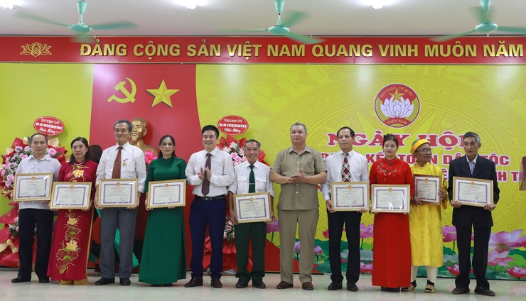 Phó Chủ tịch UBND Thành phố Hà Minh Hải chung vui Ngày hội Đại đoàn kết toàn dân tộc tại Thôn 1, xã Vạn Phúc, huyện Thanh Trì- Ảnh 10.