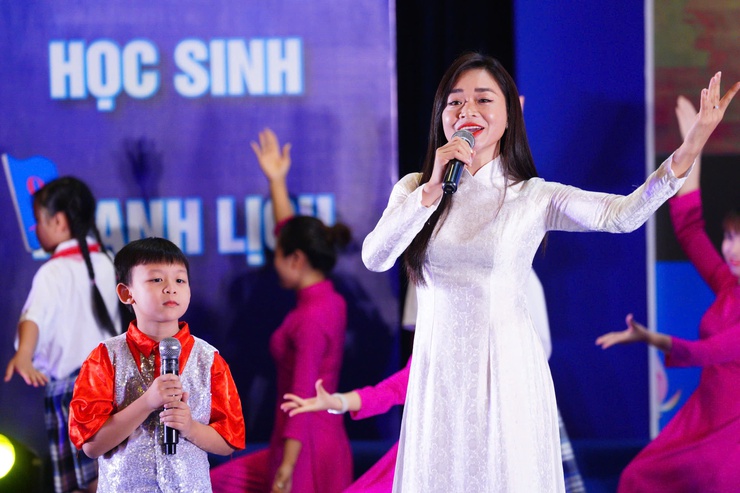 Hà Nội tôn vinh 196 nhà giáo tâm huyết, sáng tạo, vì học sinh năm 2024- Ảnh 8.