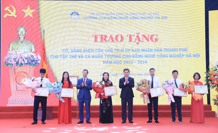 Trường Cao đẳng nghề Công nghiệp Hà Nội vinh dự đón nhận Huân chương Lao động hạng Nhất- Ảnh 4.