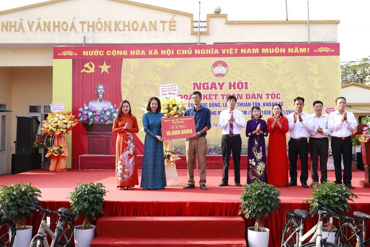 Phó Chủ tịch UBND Thành phố Vũ Thu Hà dự Ngày hội Đại đoàn kết tại huyện Gia Lâm- Ảnh 3.