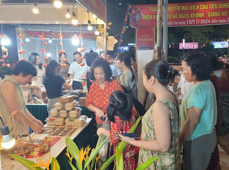 Quận Ba Đình: Khai mạc Tuần lễ khuyến mãi kích cầu tiêu dùng phố kinh doanh dịch vụ Ngọc Khánh- Ảnh 3.