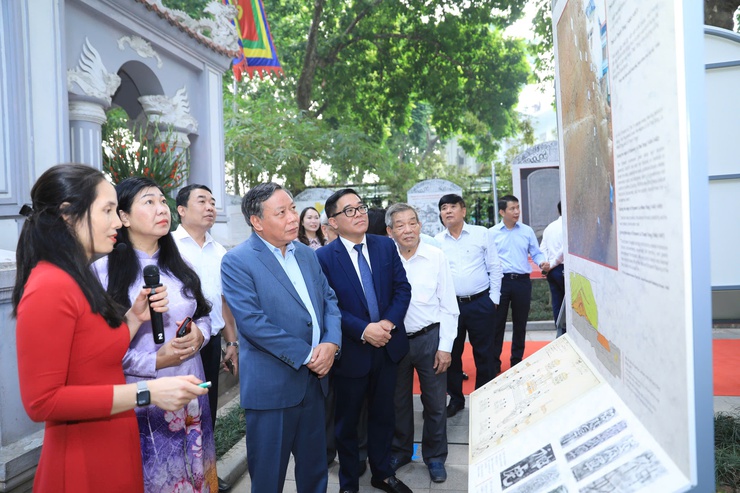 Hanoi hosts exhibition celebrating Emperor Le Thai To- Ảnh 2. Hanoi hosts exhibition celebrating Emperor Le Thai To- Ảnh 2.