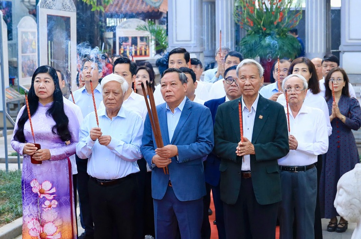 Khai mạc trưng bày chuyên đề: "Hoàng đế Lê Thái Tổ - Người khai sáng vương triều Hậu Lê"- Ảnh 1.