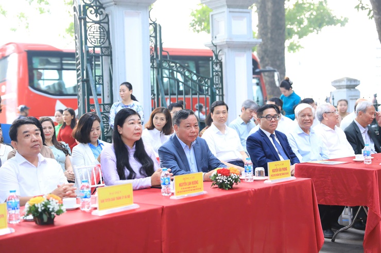 Khai mạc trưng bày chuyên đề: "Hoàng đế Lê Thái Tổ - Người khai sáng vương triều Hậu Lê"- Ảnh 2.