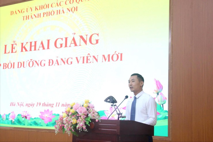 Đảng ủy Khối các cơ quan thành phố Hà Nội khai giảng lớp bồi dưỡng đảng viên mới khóa II năm 2024- Ảnh 1.