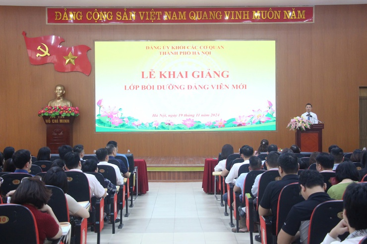 Đảng ủy Khối các cơ quan thành phố Hà Nội khai giảng lớp bồi dưỡng đảng viên mới khóa II năm 2024- Ảnh 2.