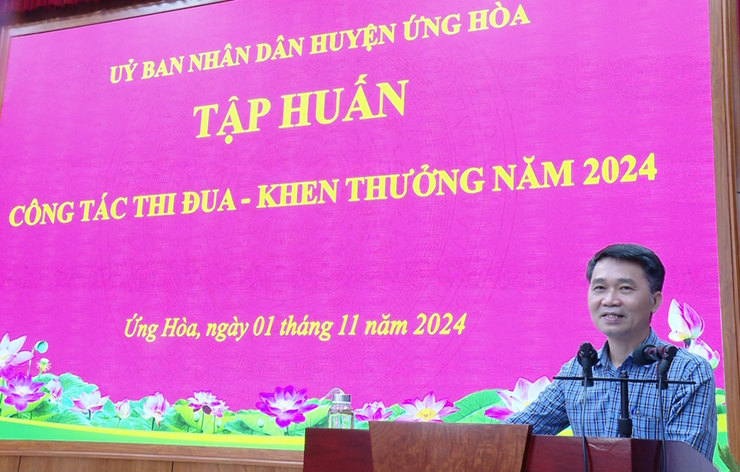 Huyện Ứng Hòa: Gần 300 đại biểu được tập huấn công tác thi đua khen thưởng năm 2024- Ảnh 1.