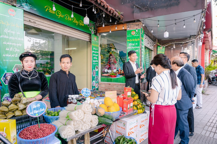 Kết nối, tiêu thụ sản phẩm OCOP, nông sản tiêu biểu tỉnh Hà Giang- Ảnh 1.