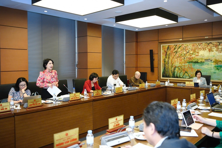 Đoàn đại biểu Quốc hội thành phố Hà Nội thảo luận tại tổ một số dự án Luật- Ảnh 4.