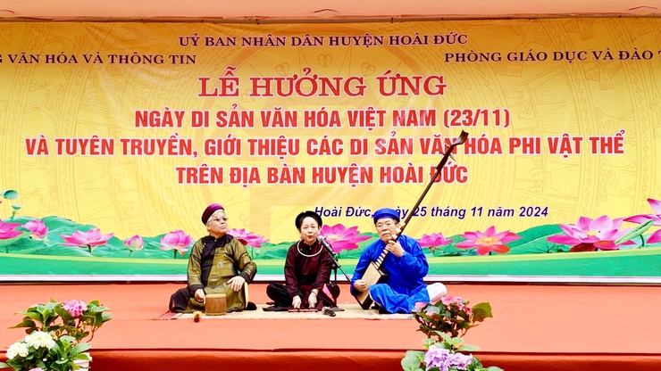 Hoài Đức đẩy mạnh các hoạt động biểu diễn, truyền dạy di sản văn hoá phi vật thể tiêu biểu- Ảnh 3.