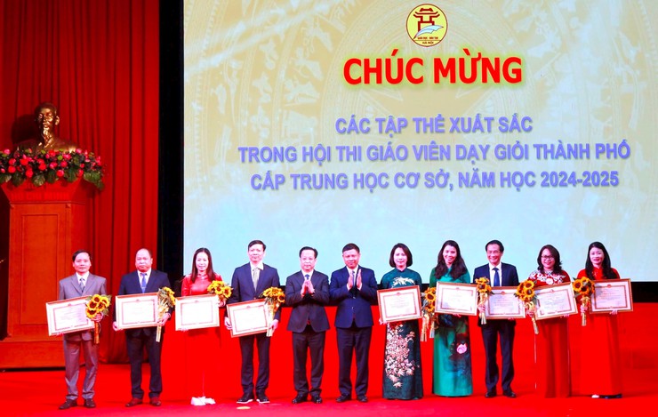 Hà Nội khen thưởng 180 giáo viên dạy giỏi cấp trung học cơ sở năm 2024- Ảnh 2.