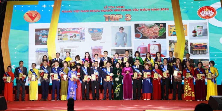 Tôn vinh 150 sản phẩm hàng Việt được người tiêu dùng yêu thích năm 2024- Ảnh 6.