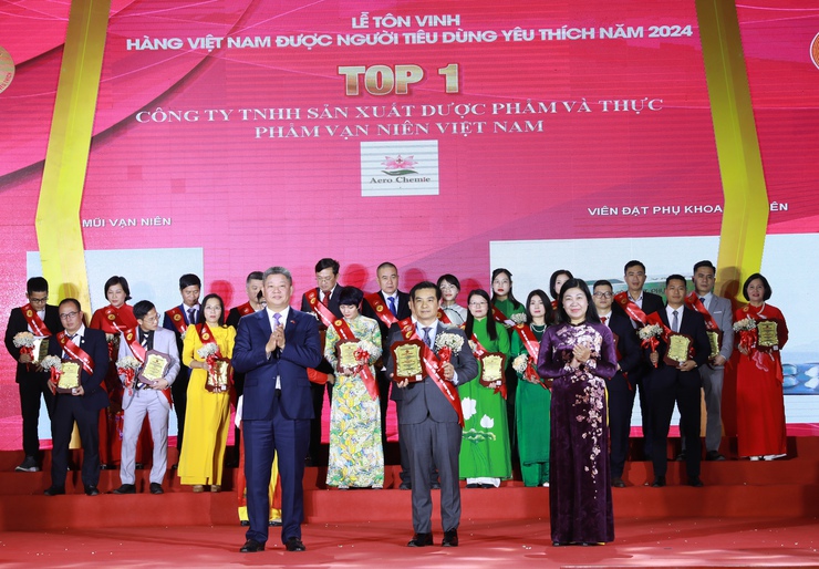 Tôn vinh 150 sản phẩm hàng Việt được người tiêu dùng yêu thích năm 2024- Ảnh 4.